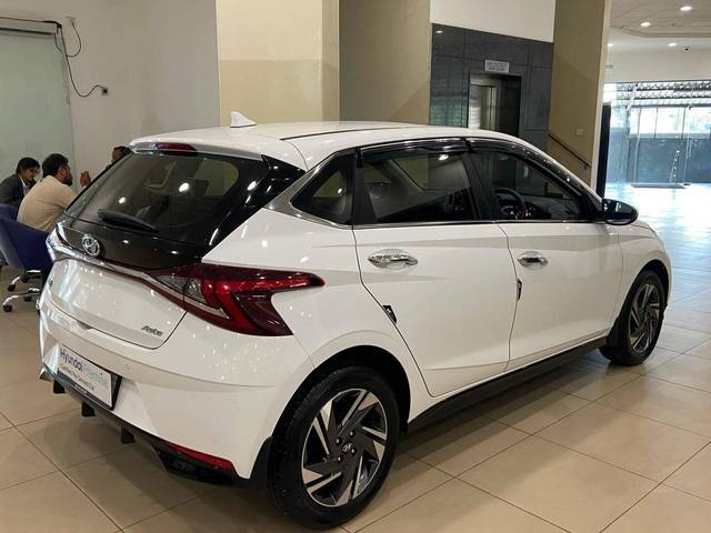 https://images10.gaadi.com/usedcar_image/4505591/original/processed_72f244fc171cc1273f078b579dfa35a3.jpg?imwidth=6402