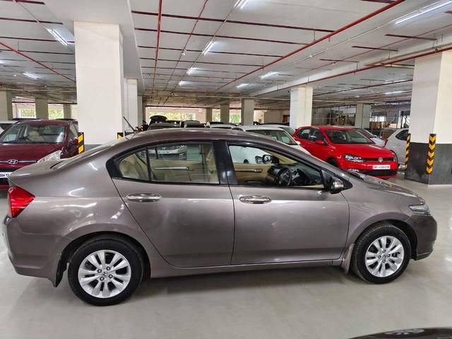 https://images10.gaadi.com/usedcar_image/4505813/original/processed_082de6243d1de7b66b3c660566cfad47.jpg?imwidth=6401
