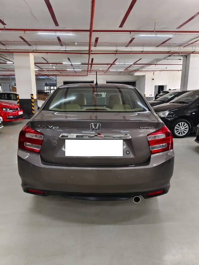 https://images10.gaadi.com/usedcar_image/4505813/original/processed_5909ea94e7877817b7f336103fc869ea.jpg?imwidth=6402