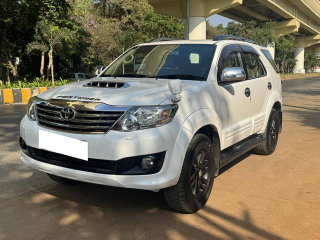 https://images10.gaadi.com/usedcar_image/4505817/original/processed_00671f0210560ac5a5f27c21360f88d8.jpg?imwidth=6402