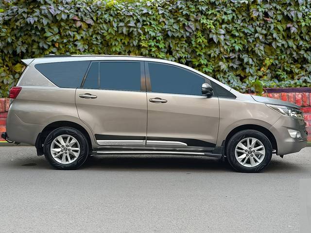 https://images10.gaadi.com/usedcar_image/4505863/original/e5ca2c89cb46b8ae753cdb869ebc86bf.jpg?imwidth=6401
