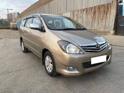 Toyota Innova 2.5 V Diesel 8-seater