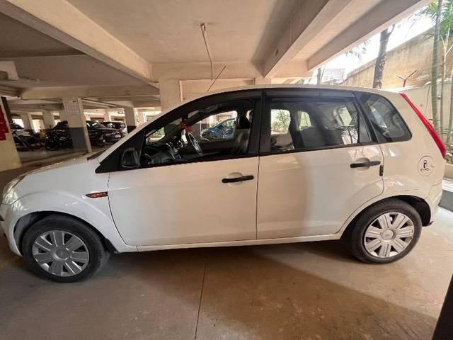 https://images10.gaadi.com/usedcar_image/4506133/original/processed_7fe3afd4-63c4-4ab1-95cf-593796497cfd.jpeg?imwidth=6402