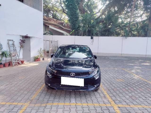 https://images10.gaadi.com/usedcar_image/4506134/original/processed_2581e53e-4fa2-479b-b548-d61fd3d8a431.jpg?imwidth=6400