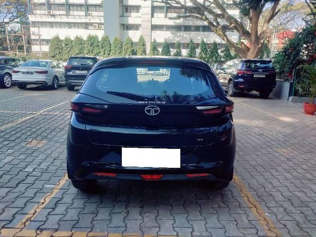 https://images10.gaadi.com/usedcar_image/4506134/original/processed_75f97d64-009c-4b6b-94f6-b696d41254bf.jpg?imwidth=6402