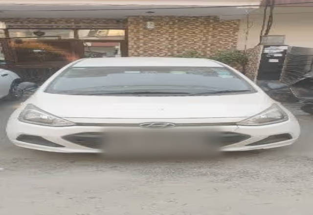 https://images10.gaadi.com/usedcar_image/4506268/original/13bc8a23-d2ee-44d3-bf57-ede0910b1eef.?imwidth=6400
