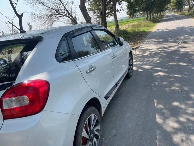 https://images10.gaadi.com/usedcar_image/4506289/original/processed_processed_8f389dc4-4ad8-4e4b-b8c8-d5733c1c0ead.jpg?imwidth=6401