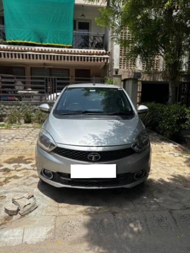 https://images10.gaadi.com/usedcar_image/4506575/original/processed_710dbf42-40c8-411e-a959-94f7534a07b0.jpg?imwidth=6400