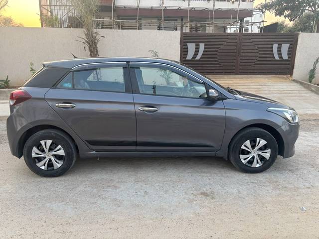 https://images10.gaadi.com/usedcar_image/4506758/original/e0da7eac9fdfbc850b4b48c979d05e65.jpg?imwidth=6401