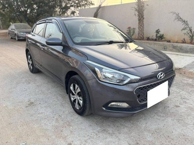 https://images10.gaadi.com/usedcar_image/4506758/original/processed_995e935c3a21a7dbb034784dc994a77a.jpg?imwidth=6400