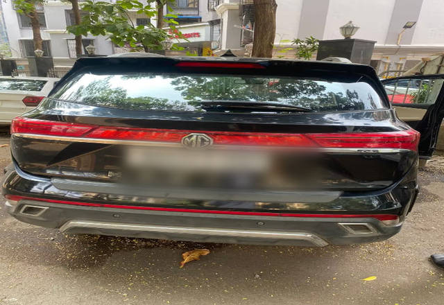 https://images10.gaadi.com/usedcar_image/4507052/original/d496aa8b-c5bb-47b1-95ea-14a6ab4d5bd1.?imwidth=6401