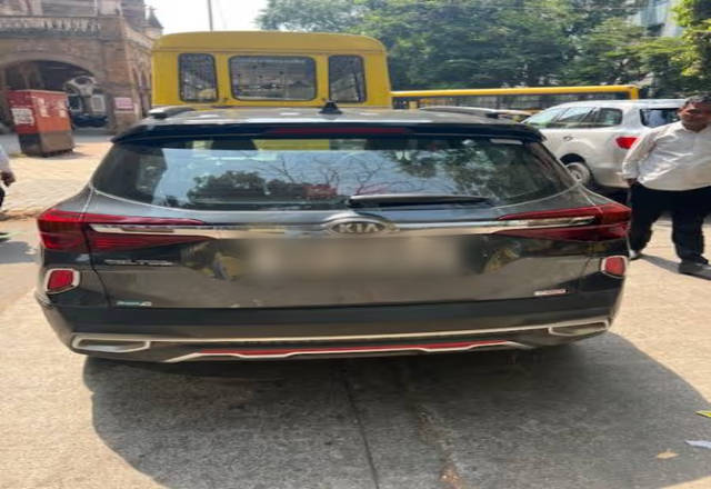 https://images10.gaadi.com/usedcar_image/4507139/original/9e8a1903-ac36-4a67-9fa9-ed5c2e04de0d.?imwidth=6402