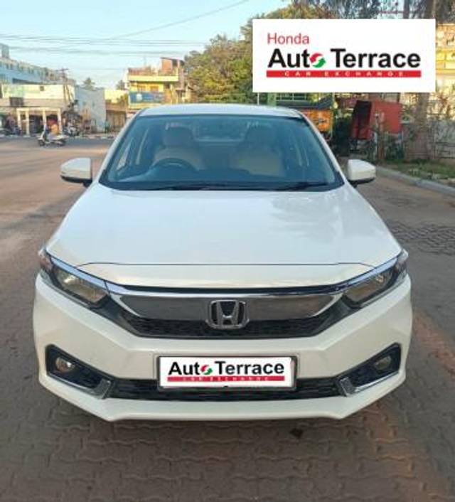 https://images10.gaadi.com/usedcar_image/4507157/original/d59184fc0dfb215c199d24acde0e3689.jpeg?imwidth=6400