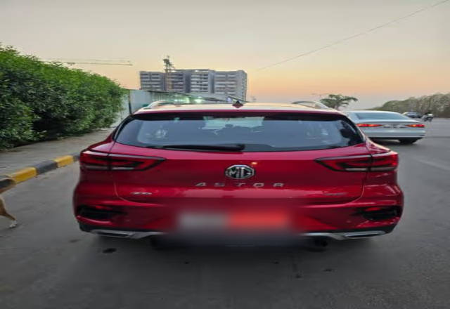 https://images10.gaadi.com/usedcar_image/4507169/original/9f478d7a-8f64-41cf-b9f0-9b81c8f728fe.?imwidth=6402