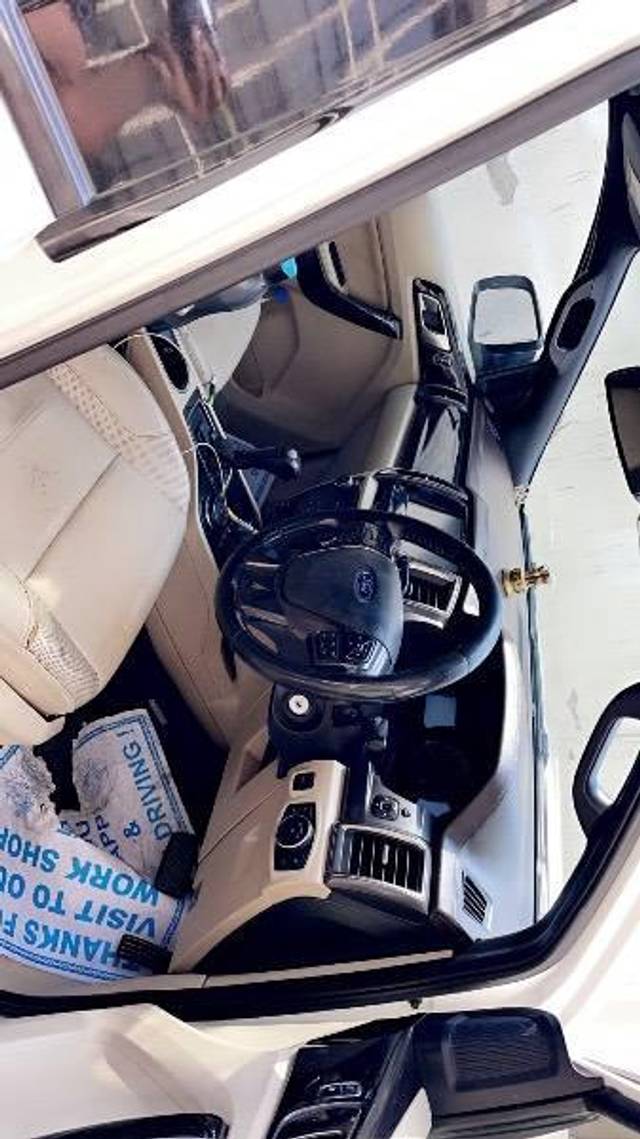 https://images10.gaadi.com/usedcar_image/4507280/original/processed_a59f6427-4858-465f-a77c-bfe4eea93f64.jpeg?imwidth=6401