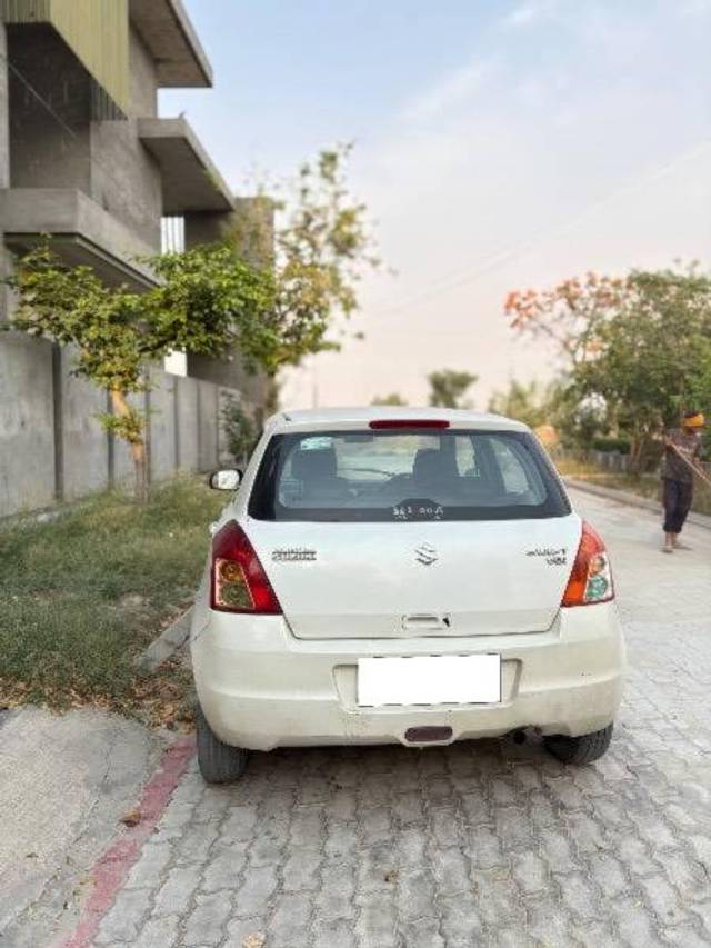 https://images10.gaadi.com/usedcar_image/4507288/original/processed_cfef34f0-2f75-4429-b991-e40abfc938a5.jpeg?imwidth=6402