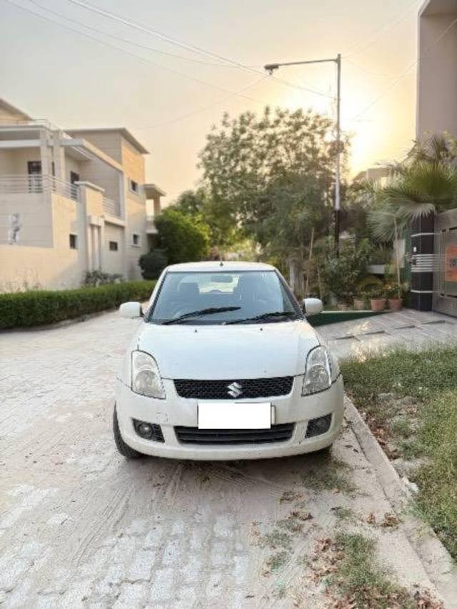 https://images10.gaadi.com/usedcar_image/4507288/original/processed_e73cbacd-1a8e-4790-98fe-51d37b218bfc.jpeg?imwidth=6400