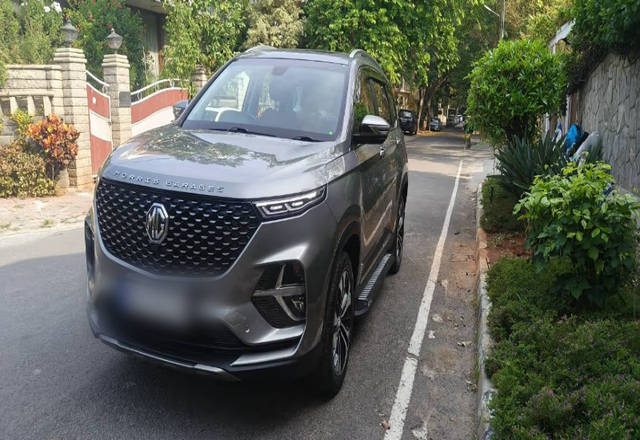 https://images10.gaadi.com/usedcar_image/4507514/original/f297bd34-e84e-403d-9907-f19ff56cfcde.?imwidth=6402