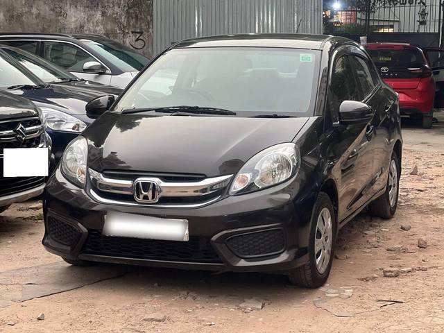 https://images10.gaadi.com/usedcar_image/4507574/original/processed_f3ccc5a9f6cbb87a496676675578b26a.jpg?imwidth=6402