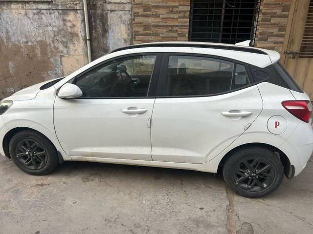 https://images10.gaadi.com/usedcar_image/4507639/original/processed_103ea49b-3ded-453c-9a09-84e848fc312d.jpeg?imwidth=6401