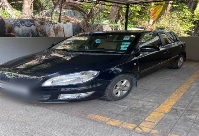 https://images10.gaadi.com/usedcar_image/4507641/original/8162d028-9bb3-41ab-ac27-5dbc366ad26d.?imwidth=6401