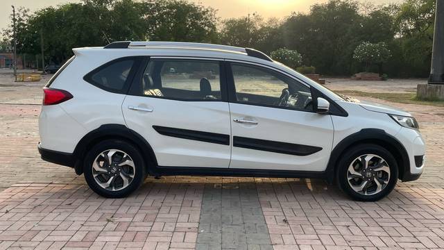 https://images10.gaadi.com/usedcar_image/4507816/original/c7fc76539981c5bae11110267f148d2c.jpg?imwidth=6401