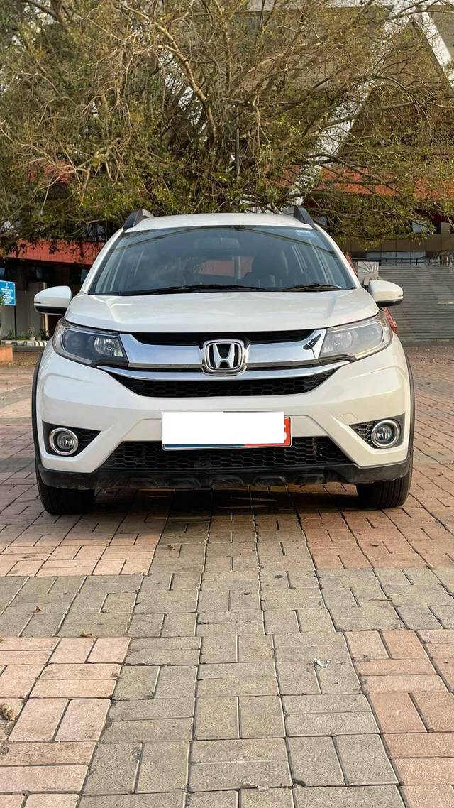 https://images10.gaadi.com/usedcar_image/4507816/original/processed_b67c3d71db20d5321f1490e9fa94296a.jpg?imwidth=6400