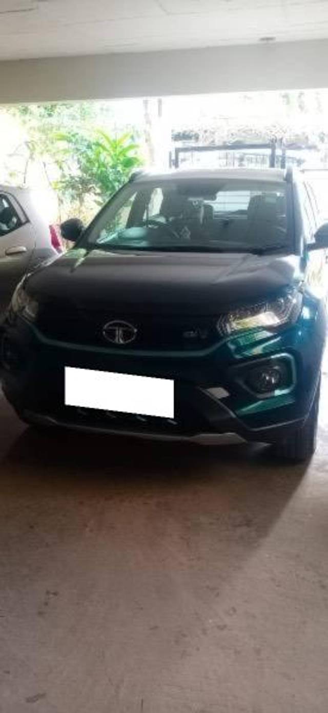 https://images10.gaadi.com/usedcar_image/4507886/original/processed_d646ecd4-f288-4f5f-9a7c-2de7b5ad2b8a.jpg?imwidth=6402