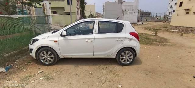 https://images10.gaadi.com/usedcar_image/4508185/original/processed_91475cfe-a4c5-4660-9123-0f39f322a4d8.jpg?imwidth=6400