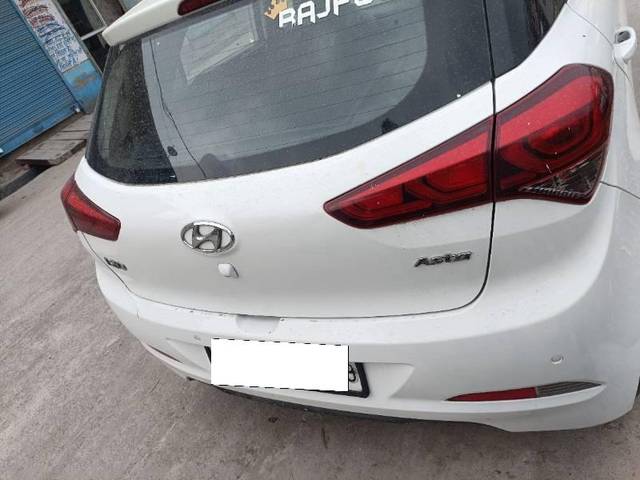 https://images10.gaadi.com/usedcar_image/4508219/original/processed_2143c16d-76c1-4be7-a64d-28489d3572e2.jpg?imwidth=6401