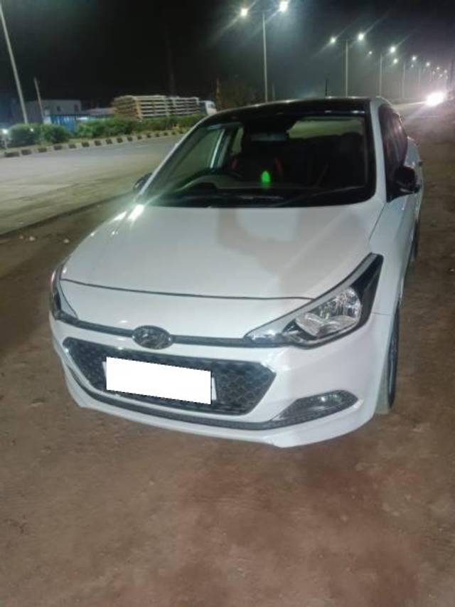 https://images10.gaadi.com/usedcar_image/4508380/original/processed_3a86d17c-288b-4ad1-ad75-00d97ccf1c36.jpg?imwidth=6400