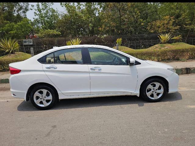 https://images10.gaadi.com/usedcar_image/4508393/original/processed_5edb1c1b-5d14-4aa7-a767-89b21a0878c3.jpg?imwidth=6401