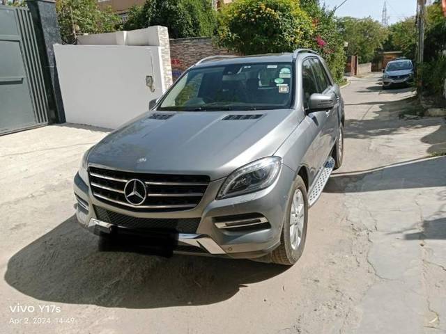 https://images10.gaadi.com/usedcar_image/4508405/original/processed_ac915e4c-2cb7-4d75-9075-0fb28f55fdc8.jpg?imwidth=6400