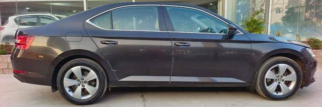 https://images10.gaadi.com/usedcar_image/4508538/original/processed_e3eb6230bfb9872c107a6f5417098a1c.jpeg?imwidth=6401