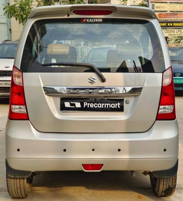 https://images10.gaadi.com/usedcar_image/4508598/original/processed_cd43128f8df9770322ce9d523a4bf13d.jpeg?imwidth=6402
