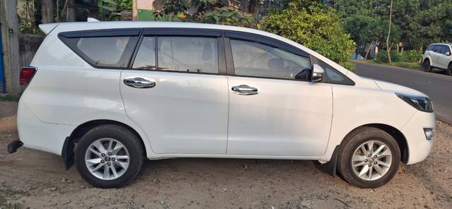 https://images10.gaadi.com/usedcar_image/4508653/original/0b62089a58afa367e2b8846095ad7ed9.jpg?imwidth=6401