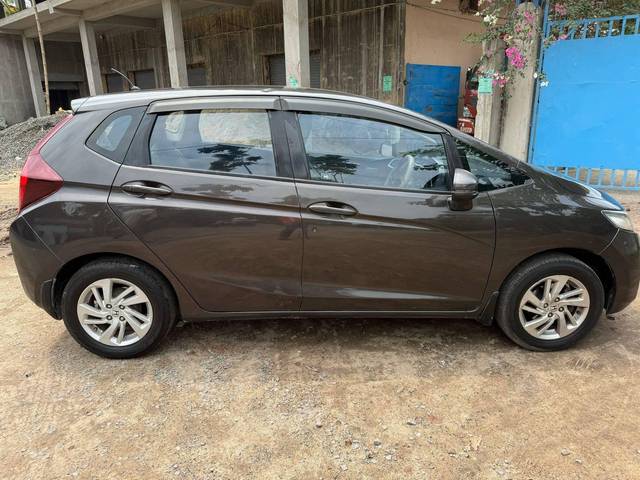 https://images10.gaadi.com/usedcar_image/4508659/original/processed_57ce17b01f1de4451dedcc00b72db4bc.jpg?imwidth=6401