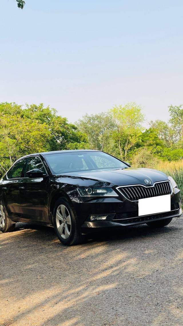 https://images10.gaadi.com/usedcar_image/4508664/original/processed_039a9ba190128dac80cb66d8e45952bb.jpg?imwidth=6400