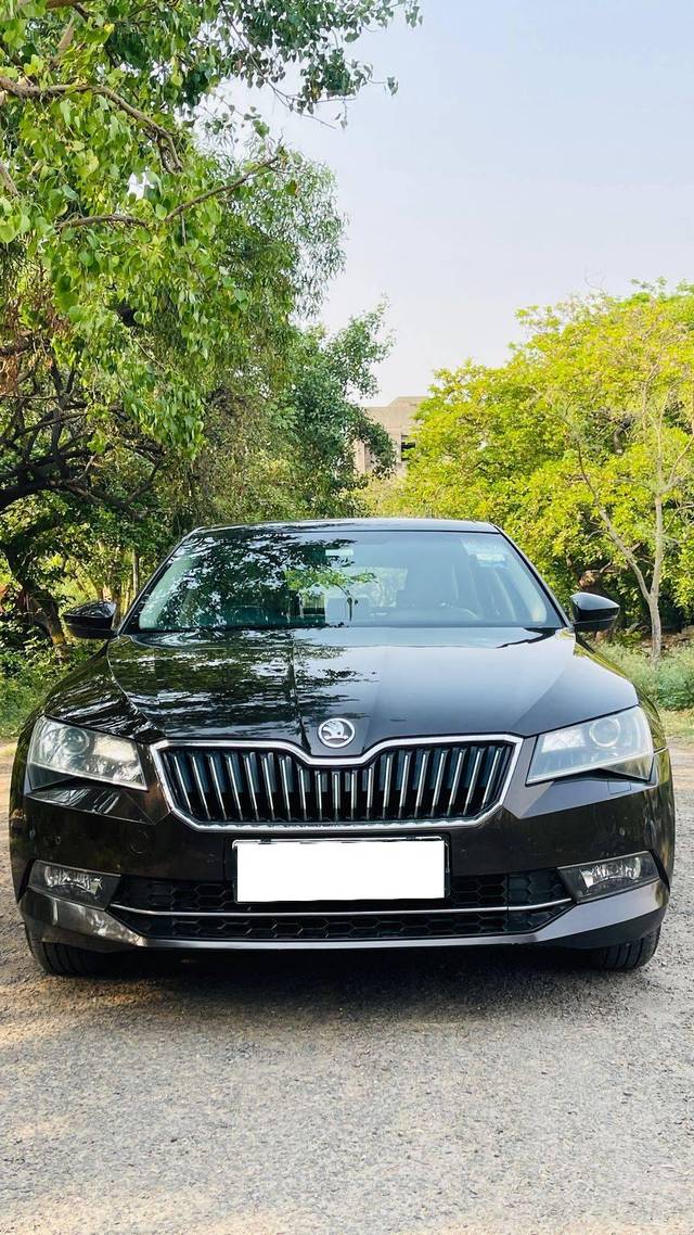 https://images10.gaadi.com/usedcar_image/4508664/original/processed_0a33642fbfd4fe541199a1fba1913073.jpg?imwidth=6402