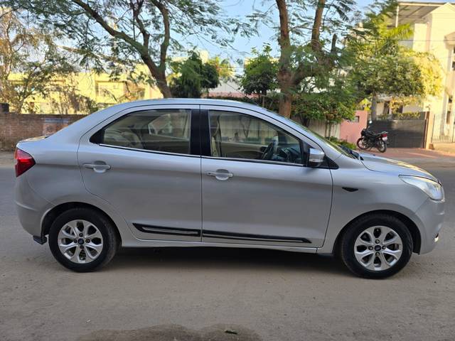 https://images10.gaadi.com/usedcar_image/4508706/original/43bee030ab22bf7671abe6ec6b8f5422.jpg?imwidth=6401
