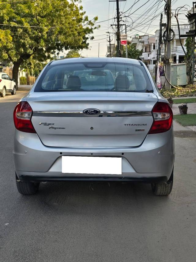 https://images10.gaadi.com/usedcar_image/4508706/original/processed_ee907974b47f70d1255c2329eab1f621.jpg?imwidth=6402