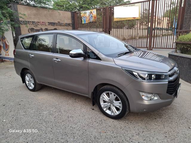 https://images10.gaadi.com/usedcar_image/4508749/original/processed_413cf7df53edeeff3d36f91bd5f9be87.jpg?imwidth=6401