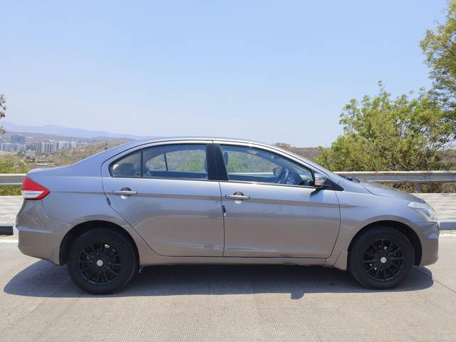 https://images10.gaadi.com/usedcar_image/4508778/original/processed_7e8695aa9e9ec2c97c0d430d601330eb.jpg?imwidth=6401