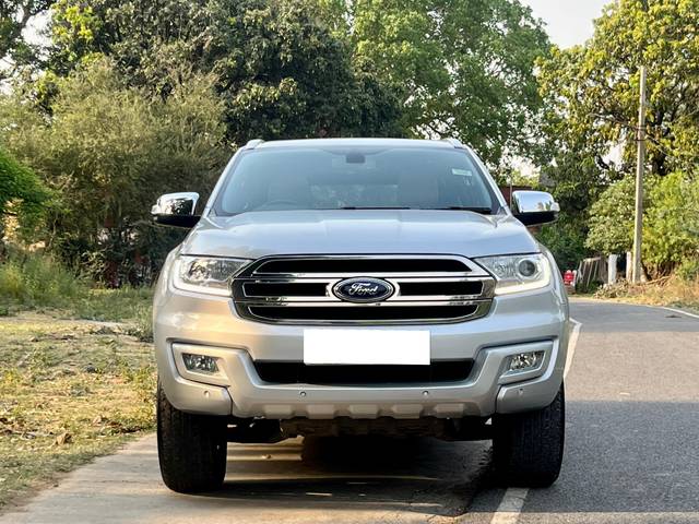 https://images10.gaadi.com/usedcar_image/4508805/original/processed_5c5011f938af98722fba230690674940.jpg?imwidth=6401