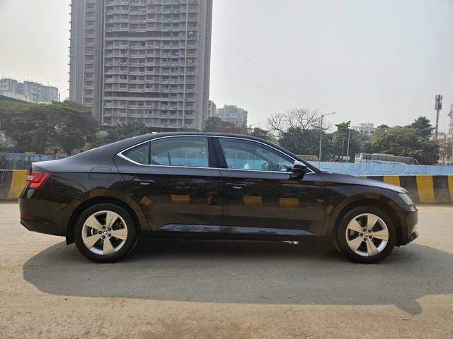 https://images10.gaadi.com/usedcar_image/4508812/original/020ef27fdd5313d66011784888bc07fe.jpg?imwidth=6401