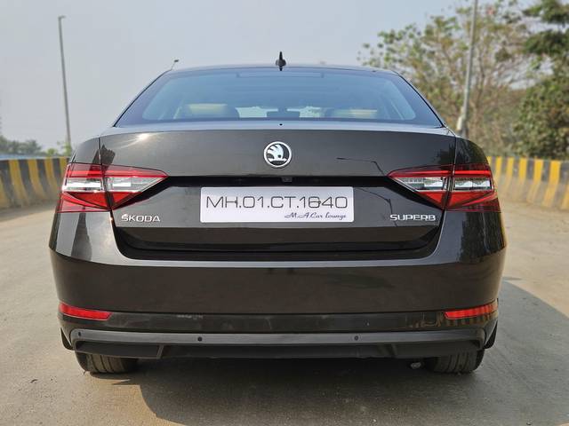 https://images10.gaadi.com/usedcar_image/4508812/original/processed_91cfc06007ea3da0d01ef9bbab332b6f.jpg?imwidth=6402