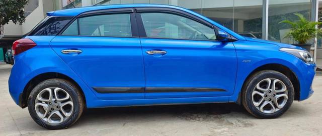 https://images10.gaadi.com/usedcar_image/4508814/original/processed_213b075022411964da69189be80f19ce.jpeg?imwidth=6401