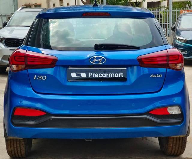 https://images10.gaadi.com/usedcar_image/4508814/original/processed_6391ff25707d061889ca3c519f7ed51b.jpeg?imwidth=6402