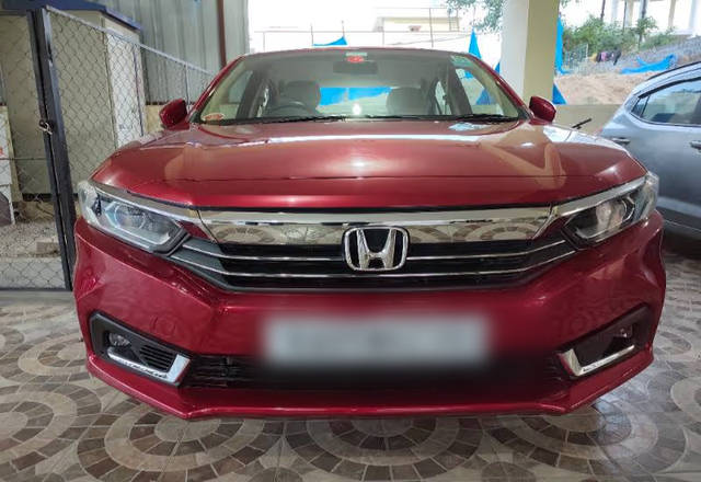https://images10.gaadi.com/usedcar_image/4508866/original/7c19f595-e4dd-4079-a4e4-09bf8ed52c0d.?imwidth=6402