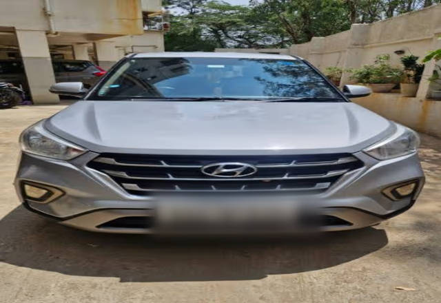https://images10.gaadi.com/usedcar_image/4508938/original/02ac707a-206a-4f51-922f-3560f19b57d8.?imwidth=6400